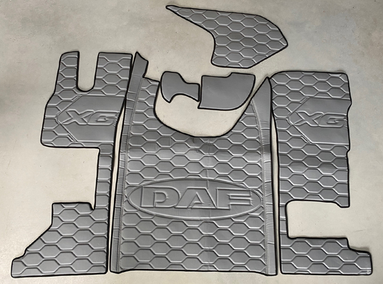 autokoberec DAF XG, XG+ s pevnou sedačkou spolujezdce – vlastní kombinace /vzor 1/